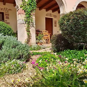  Bed & Breakfast S'omu Antiga